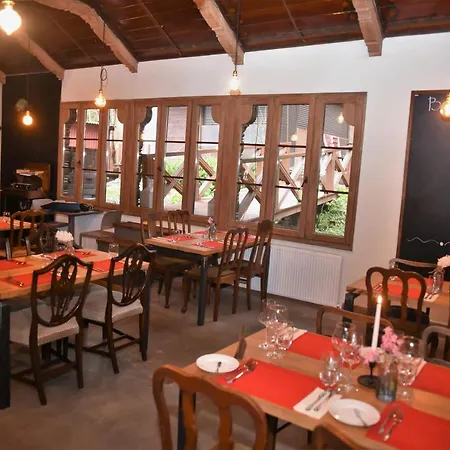 Alojamento de Acomodação e Pequeno-almoço Brat Lata Goscinne